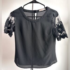 A’gaci lace sleeve dress top